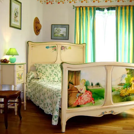 Autrefois La Modiste Bed & Breakfast Saint-Clar