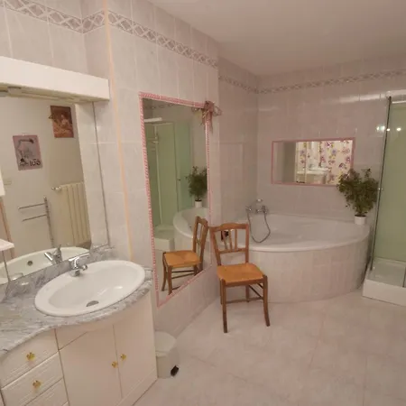 Autrefois La Modiste * Saint-Clar