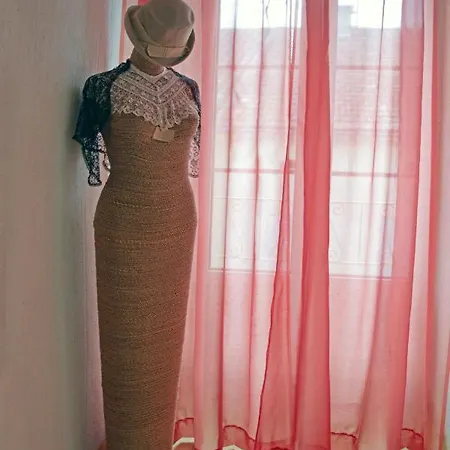 ベッド・アンド・ブレックファスト Autrefois La Modiste