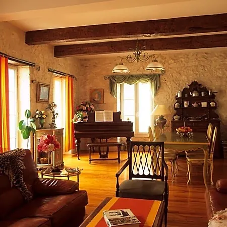Autrefois La Modiste Bed & Breakfast Saint-Clar